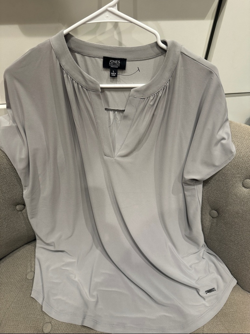 Jones New York Gray V-Neck Short Sleeve Blouse